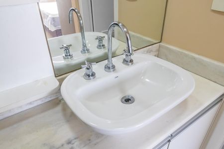 Banheiro de apartamento para alugar com 1 quarto, 43m² em Melville Empresarial Ii, Barueri