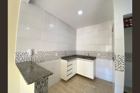 Casa de condomínio para alugar com 80m², 2 quartos e sem vagaSala/Cozinha