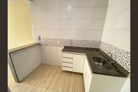 Casa de condomínio para alugar com 80m², 2 quartos e sem vagaSala/Cozinha
