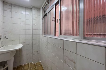 Área de serviço  de kitnet/studio para alugar com 1 quarto, 45m² em Liberdade, São Paulo