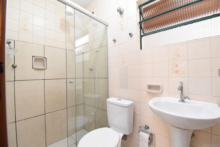 Casa para alugar com 70m², 3 quartos e 2 vagasBanheiro