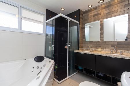 Apartamento para alugar com 130m², 2 quartos e 2 vagas Apartamento para alugar com 130m², 2 quartos e 2 vagasBanheiro da Suíte