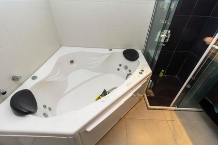 Apartamento para alugar com 130m², 2 quartos e 2 vagas Apartamento para alugar com 130m², 2 quartos e 2 vagasBanheiro da Suíte