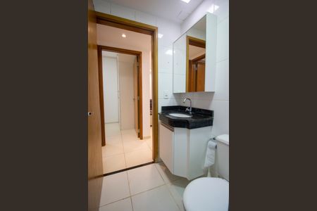 Banheiro social de apartamento à venda com 2 quartos, 52m² em Ceilândia Norte (ceilândia), Brasília