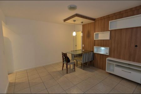 Apartamento à venda com 70m², 2 quartos e 1 vagaSala