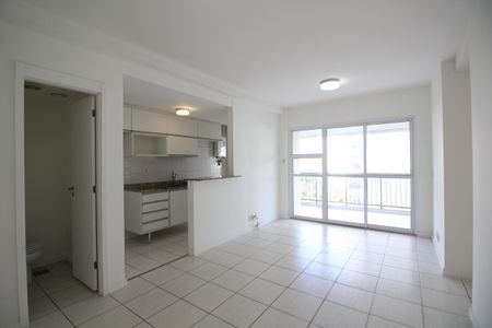 Sala de apartamento para alugar com 2 quartos, 78m² em Jacarepaguá, Rio de Janeiro