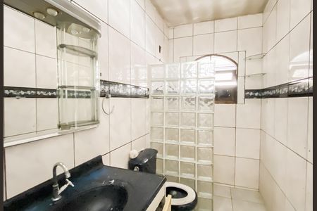 Casa à venda com 80m², 2 quartos e 1 vaga Casa à venda com 80m², 2 quartos e 1 vagaBanheiro