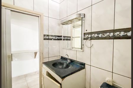 Casa à venda com 80m², 2 quartos e 1 vaga Casa à venda com 80m², 2 quartos e 1 vagaBanheiro