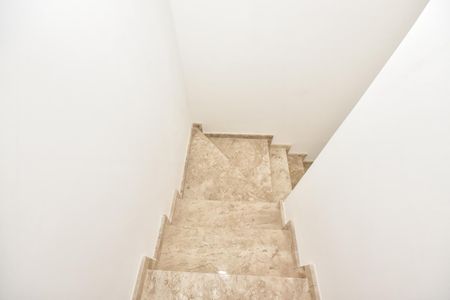 Casa à venda com 110m², 2 quartos e 5 vagasEscada