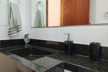 Casa de condomínio à venda com 250m², 3 quartos e 1 vagaBanheiro da Suíte 1