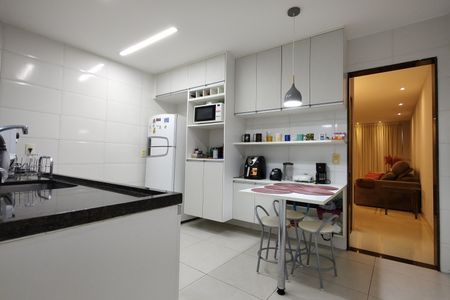 Casa de condomínio à venda com 250m², 3 quartos e 1 vagaCozinha - Armários