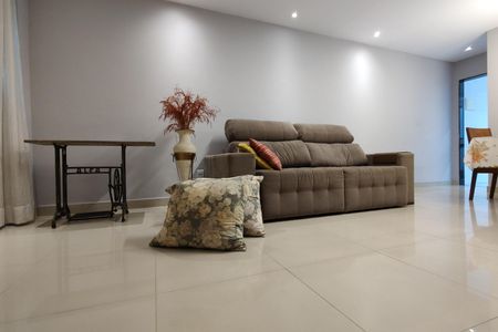 Casa de condomínio à venda com 250m², 3 quartos e 1 vagaSala