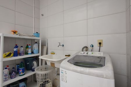 Casa de condomínio à venda com 250m², 3 quartos e 1 vagaÁrea de Serviço