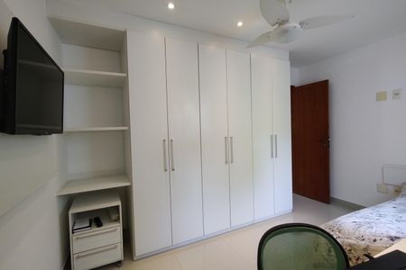 Casa de condomínio à venda com 250m², 3 quartos e 1 vagaSuíte 2