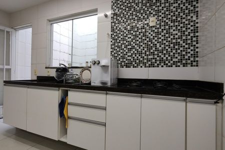 Casa de condomínio à venda com 250m², 3 quartos e 1 vagaCozinha - Armários