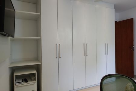 Casa de condomínio à venda com 250m², 3 quartos e 1 vagaSuíte 2