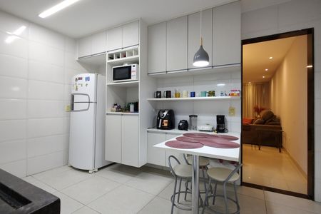 Casa de condomínio à venda com 250m², 3 quartos e 1 vagaCozinha - Armários