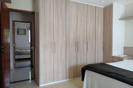 Casa de condomínio à venda com 250m², 3 quartos e 1 vagaSuíte 3