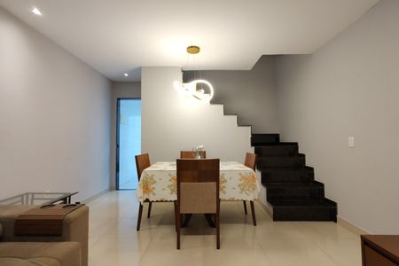 Casa de condomínio à venda com 250m², 3 quartos e 1 vagaSala