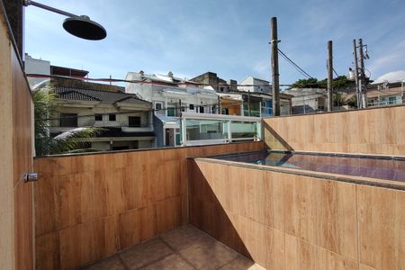 Casa de condomínio à venda com 250m², 3 quartos e 1 vagaPiscina