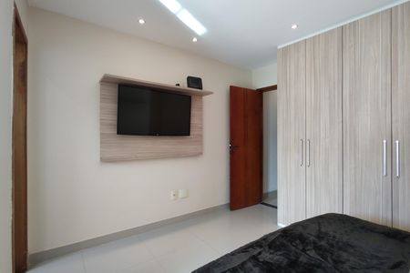 Casa de condomínio à venda com 250m², 3 quartos e 1 vagaSuíte 3