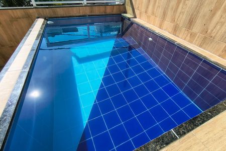 Casa de condomínio à venda com 250m², 3 quartos e 1 vagaPiscina