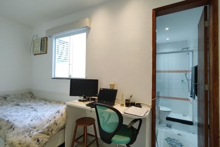 Casa de condomínio à venda com 250m², 3 quartos e 1 vagaSuíte 2