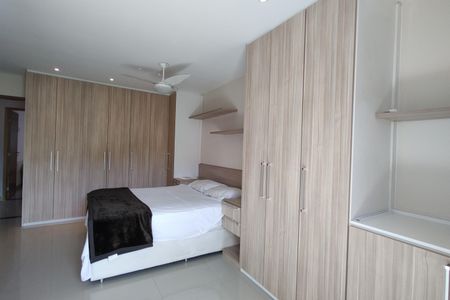 Casa de condomínio à venda com 250m², 3 quartos e 1 vagaSuíte 3