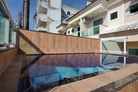 Casa de condomínio à venda com 250m², 3 quartos e 1 vagaPiscina