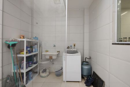 Casa de condomínio à venda com 250m², 3 quartos e 1 vagaÁrea de Serviço