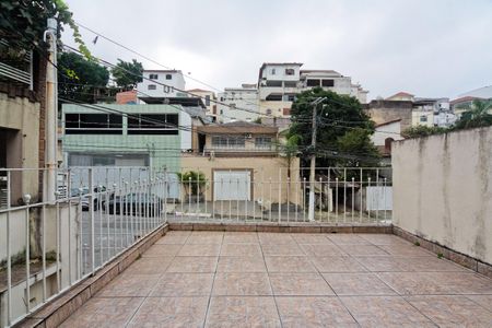 Casa para alugar com 100m², 2 quartos e 2 vagas Casa para alugar com 100m², 2 quartos e 2 vagasVaranda