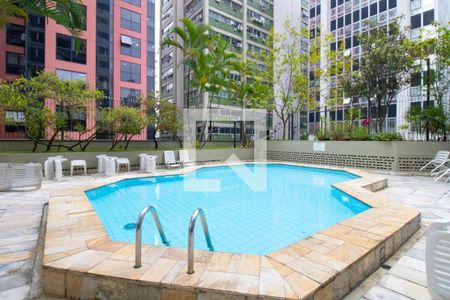 Apartamento à venda com 132m², 3 quartos e 2 vagas Apartamento à venda com 132m², 3 quartos e 2 vagasÁrea comum - Piscina