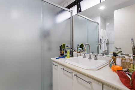 Apartamento à venda com 132m², 3 quartos e 2 vagas Apartamento à venda com 132m², 3 quartos e 2 vagasBanheiro da suíte