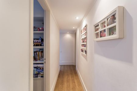 Apartamento à venda com 132m², 3 quartos e 2 vagas Apartamento à venda com 132m², 3 quartos e 2 vagasCorredor