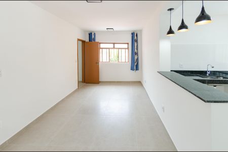 Sala de casa para alugar com 3 quartos, 150m² em Caiçaras, Belo Horizonte