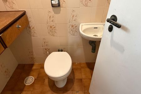 Banheiro de Serviço de apartamento para alugar com 3 quartos, 157m² em Boqueirão, Santos