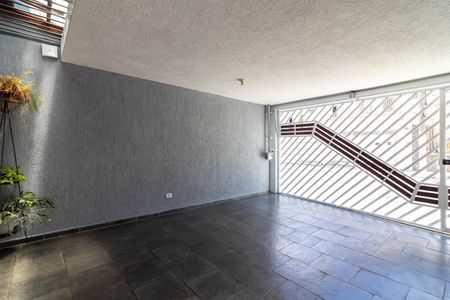 Casa à venda com 270m², 4 quartos e 2 vagas Casa à venda com 270m², 4 quartos e 2 vagasGaragem