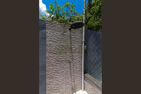 Casa à venda com 270m², 4 quartos e 2 vagas Casa à venda com 270m², 4 quartos e 2 vagasPiscina - Ducha