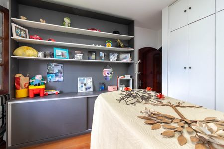 Casa à venda com 270m², 4 quartos e 2 vagas Casa à venda com 270m², 4 quartos e 2 vagasQuarto 3