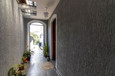 Casa à venda com 270m², 4 quartos e 2 vagas Casa à venda com 270m², 4 quartos e 2 vagasEntrada