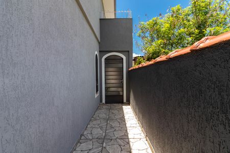 Casa à venda com 270m², 4 quartos e 2 vagas Casa à venda com 270m², 4 quartos e 2 vagasCorredor lateral