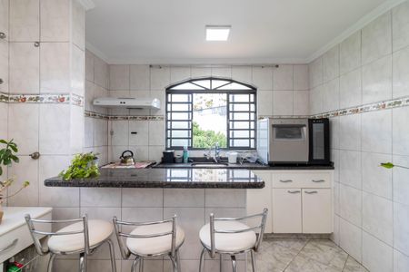 Casa à venda com 270m², 4 quartos e 2 vagas Casa à venda com 270m², 4 quartos e 2 vagasCozinha