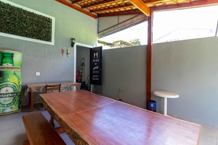 Casa à venda com 270m², 4 quartos e 2 vagas Casa à venda com 270m², 4 quartos e 2 vagasÁrea de Lazer