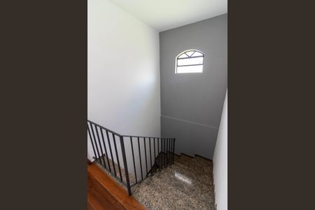 Casa à venda com 270m², 4 quartos e 2 vagas Casa à venda com 270m², 4 quartos e 2 vagasCorredor dos Quartos - Escada