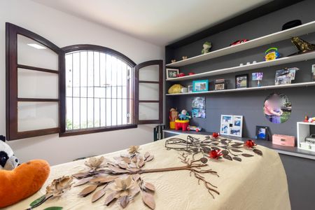 Casa à venda com 270m², 4 quartos e 2 vagas Casa à venda com 270m², 4 quartos e 2 vagasQuarto 3