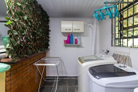 Casa à venda com 270m², 4 quartos e 2 vagas Casa à venda com 270m², 4 quartos e 2 vagasÁrea de Serviço