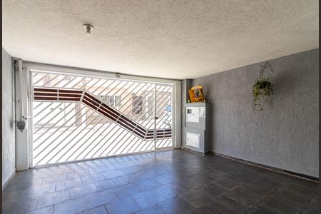 Casa à venda com 270m², 4 quartos e 2 vagas Casa à venda com 270m², 4 quartos e 2 vagasGaragem