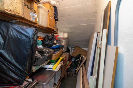 Casa à venda com 270m², 4 quartos e 2 vagas Casa à venda com 270m², 4 quartos e 2 vagasSalão - Depósito