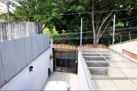 Casa para alugar com 2000m², 2 quartos e 2 vagas Casa para alugar com 2000m², 2 quartos e 2 vagasDetalhe - Vista da Varanda do Quarto 01 com Suíte