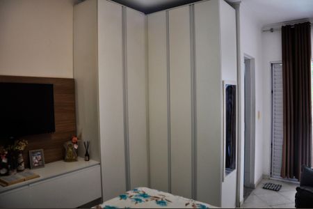 Casa para alugar com 2000m², 2 quartos e 2 vagas Casa para alugar com 2000m², 2 quartos e 2 vagasDetalhe - Quarto 01 com Suíte